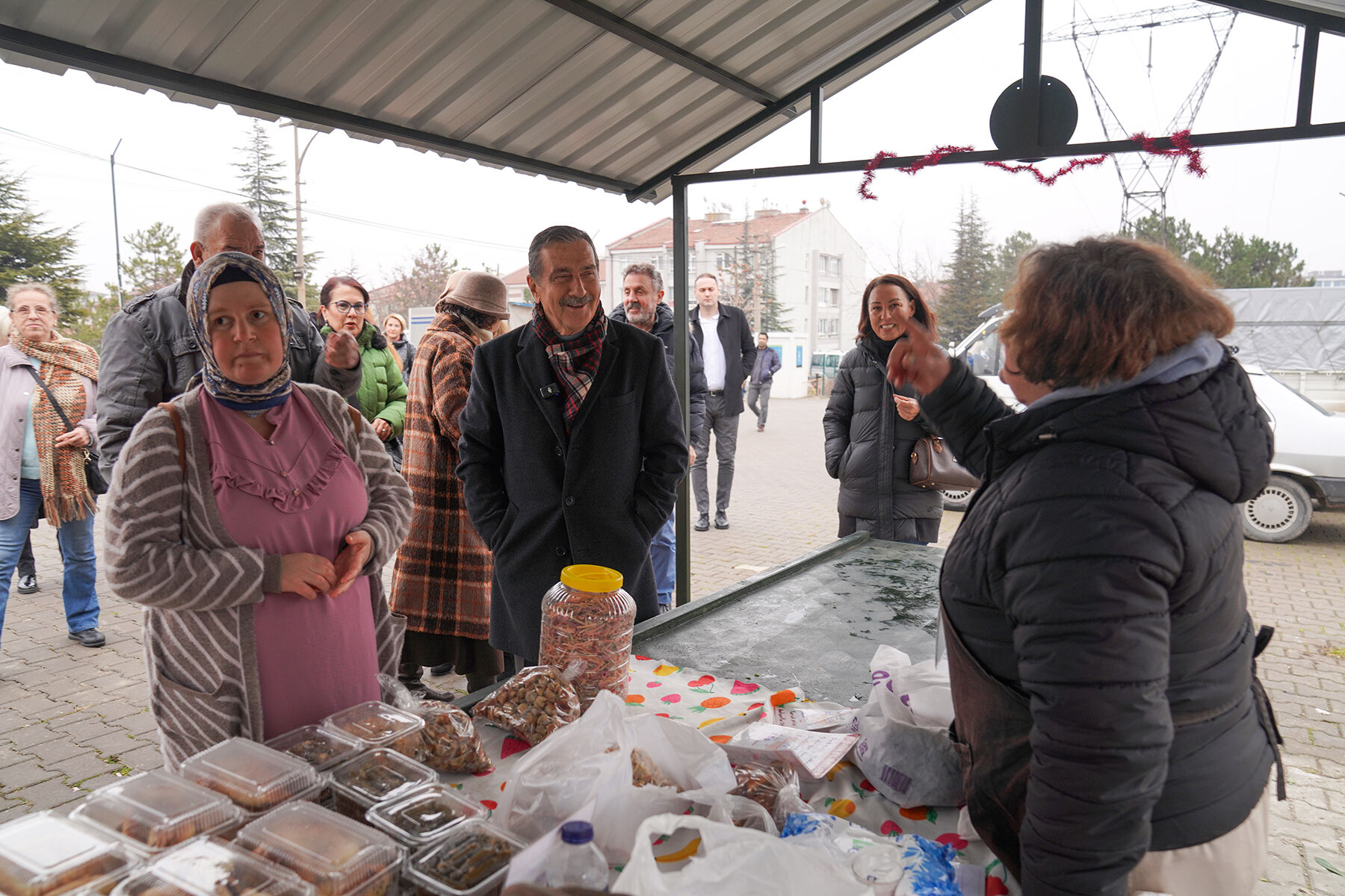 Ahmet Ataç üretici kadınları ziyaret etti