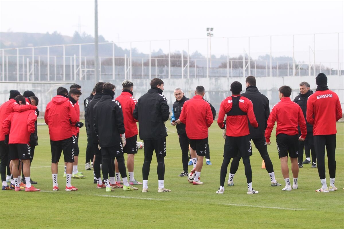 Sivasspor ilk yarının son maçını 3 puanla kapatmak istiyor