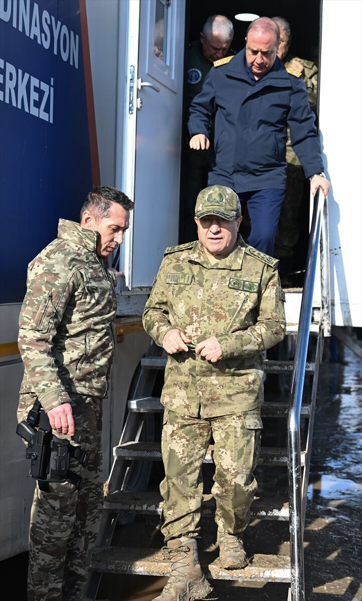 Genelkurmay Başkanı Orgeneral Bayraktaroğlu, Libya askeri heyetini taşıyan jetin enkazını inceledi