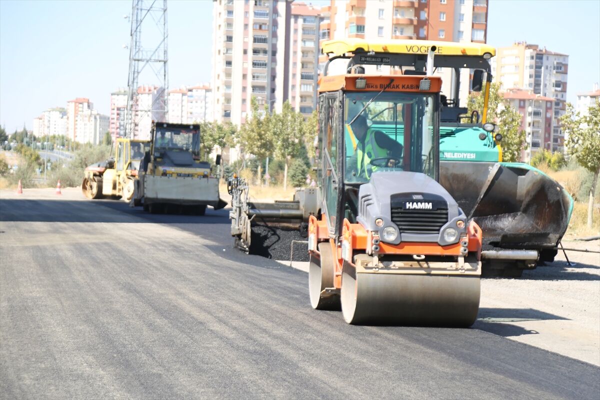 Melikgazi Belediyesi, bu yıl ilçe genelinde 80 kilometre yol yaptı