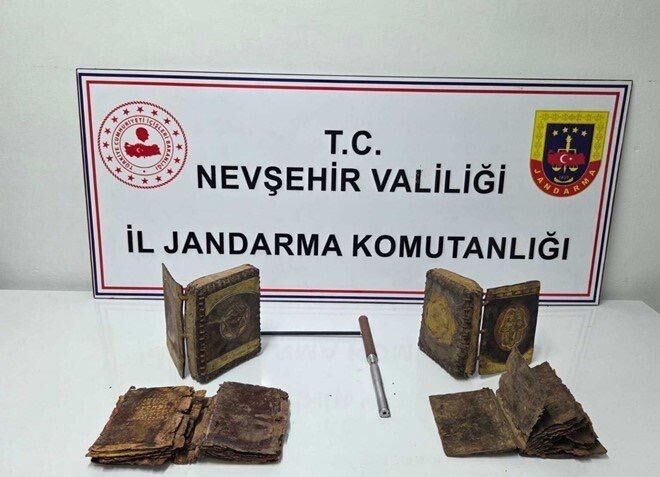 Nevşehir'de tarihi eser operasyonunda iki Tevrat ele geçirildi