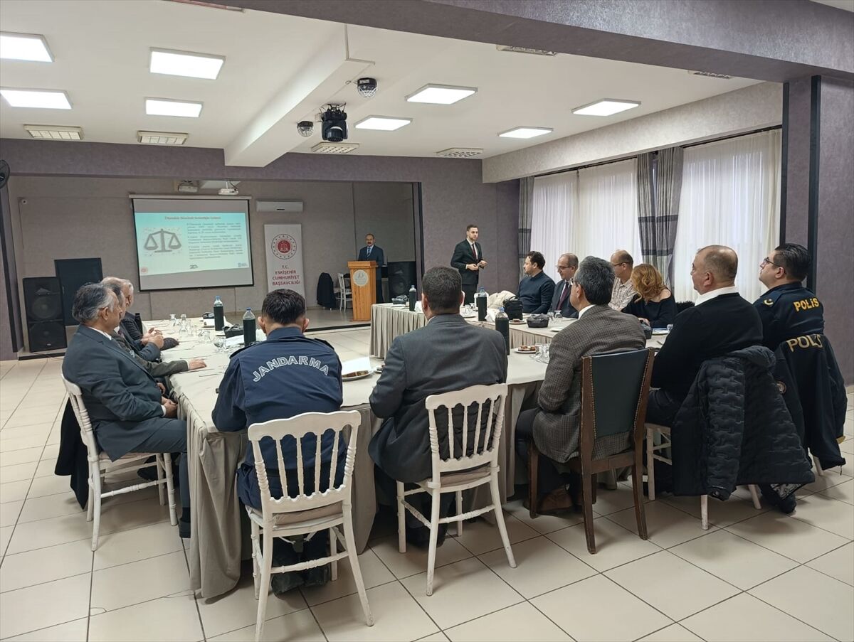 Eskişehir'de Kaymakamlık personeli, denetimli serbestlik faaliyetleri hakkında bilgilendirildi