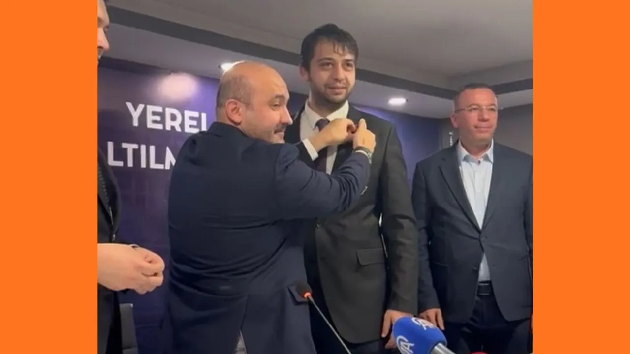 Akyel'e rozeti Başkan Albayrak taktı