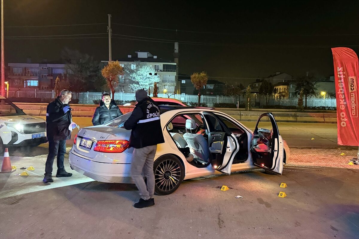 Kırıkkale'de çıkan silahlı ve bıçaklı kavgada 3 kişi yaralandı