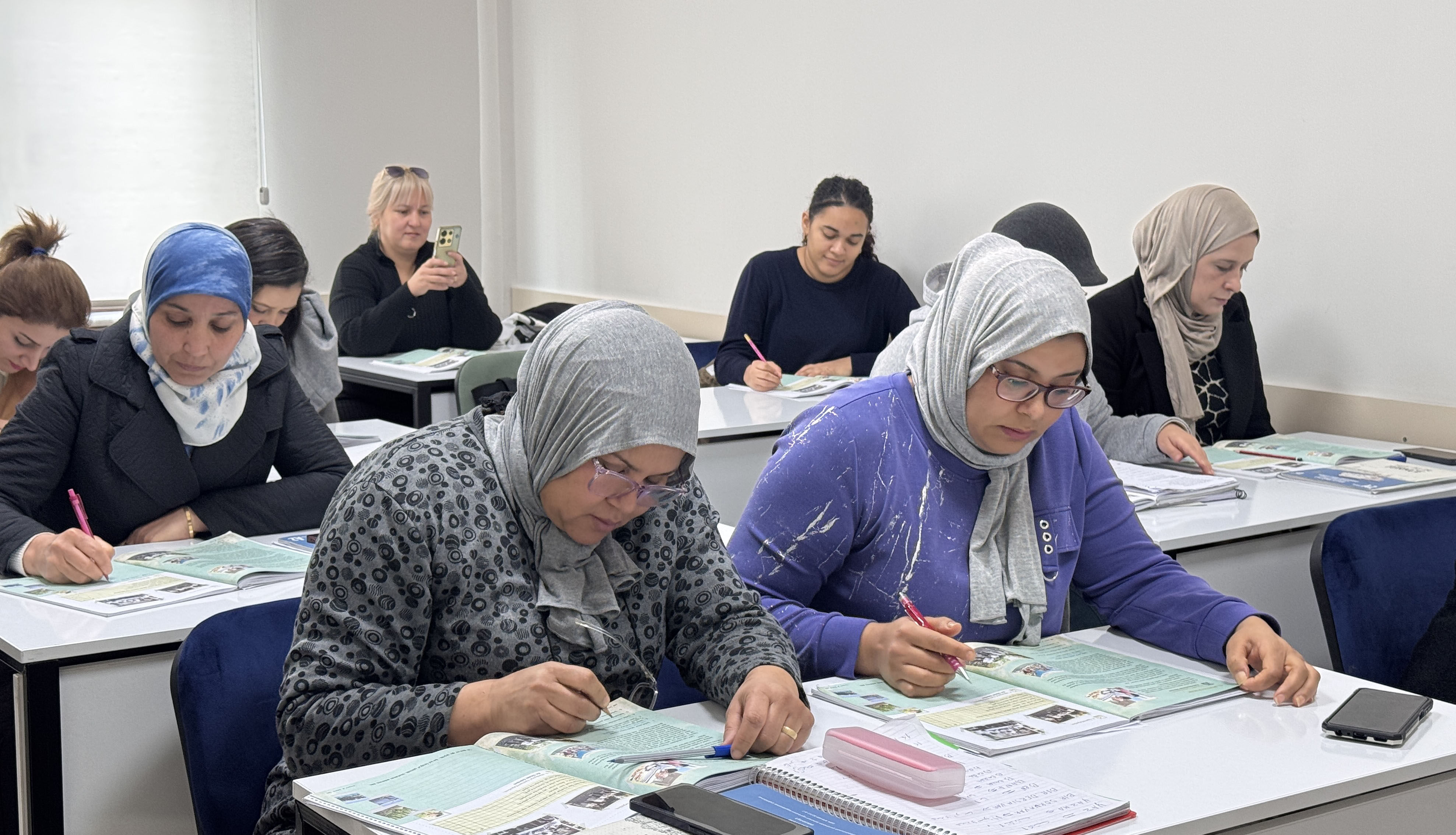 Kayseri'ye yerleşen yabancılar, Büyükşehir Belediyesinin ücretsiz kurslarında Türkçe öğreniyor