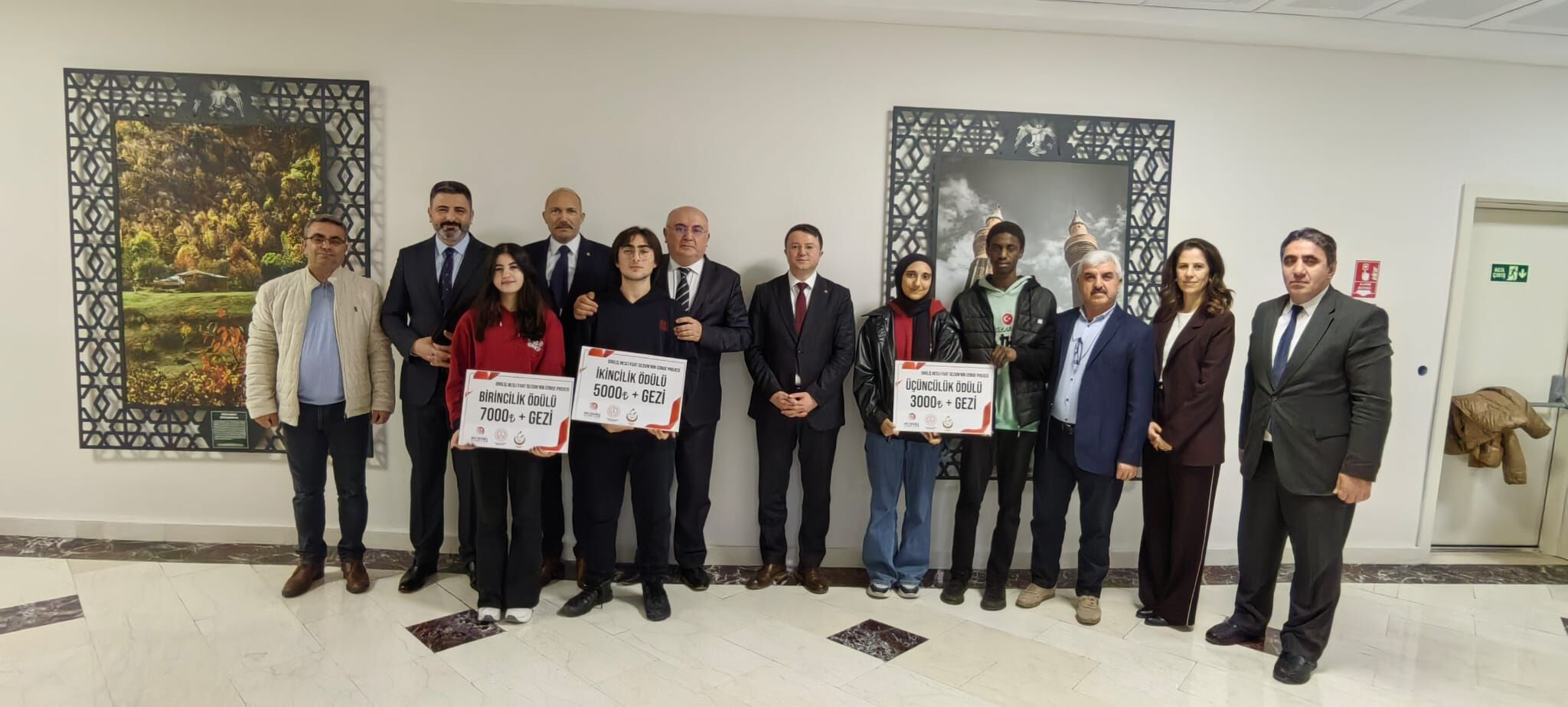 Sivas'ta okuma ve bilgi yarışmasında dereceye giren öğrenciler ödüllendirildi