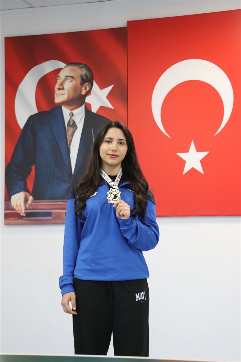Yetenek taramasında keşfedilen Hale Derya, Havalı Silahlar Avrupa Şampiyonası'na hazırlanıyor