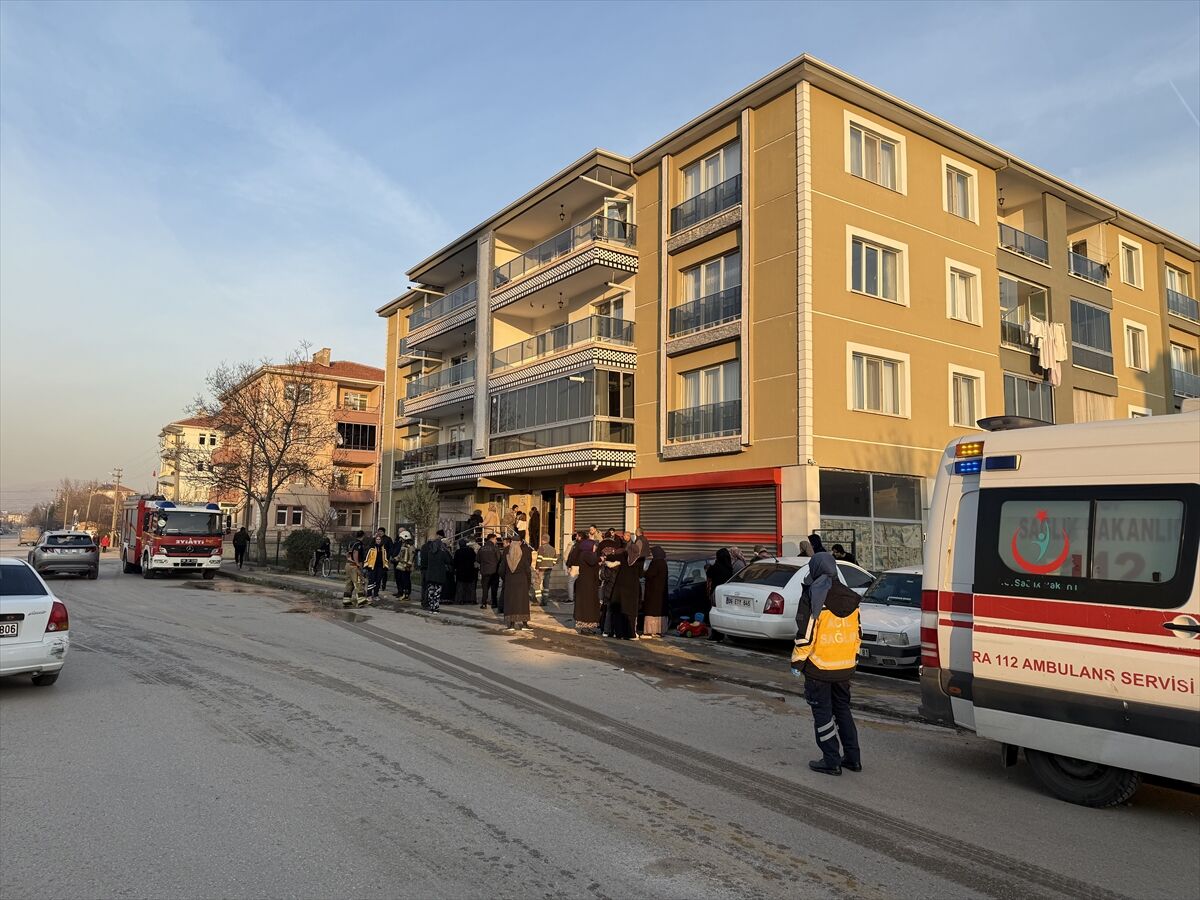 Çubuk'ta apartman dairesinde çıkan söndürüldü