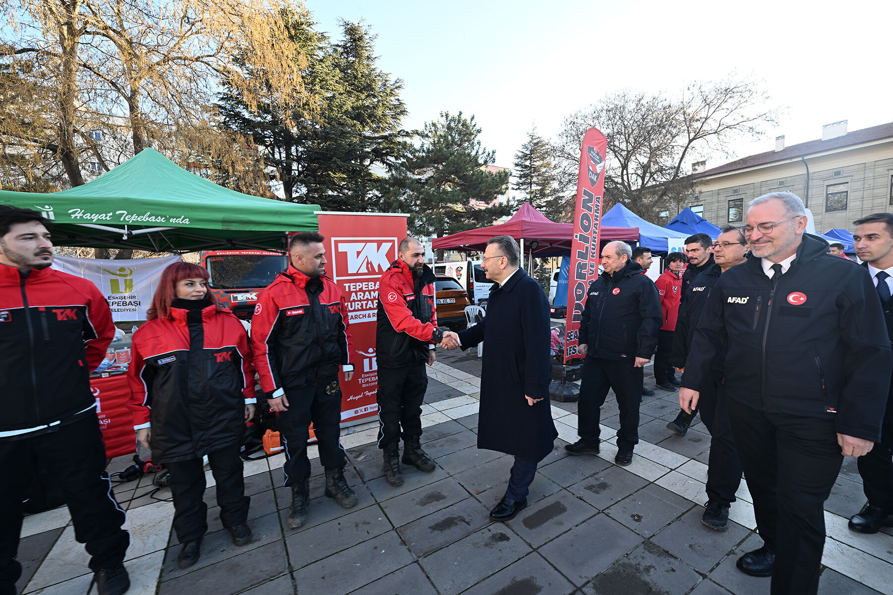 TAK ekibi Valilik Meydanı'nda çalışmalarını anlattı