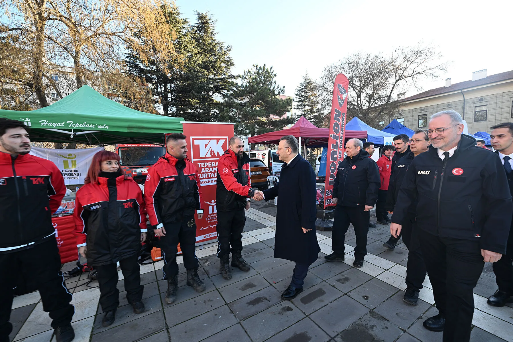 TAK ekibi Valilik Meydanı'nda çalışmalarını anlattı