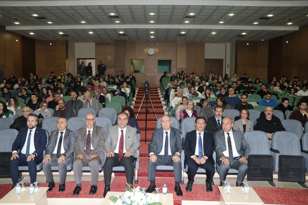 Çankırı'da 'Bağımsız Gelecek' konferansı düzenlendi