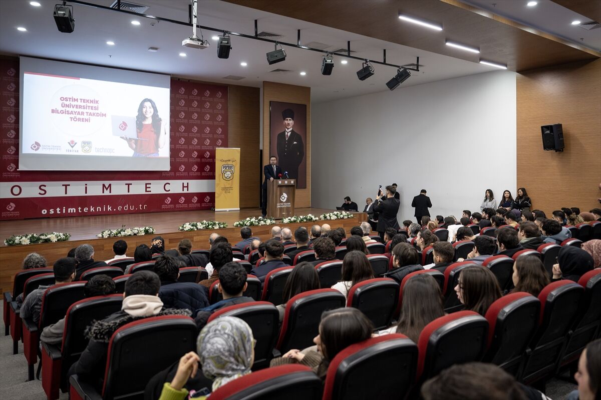 OSTİM Teknik Üniversitesi, TÜBİTAK işbirliğinde geliştirilen PARDUS sistemli bilgisayarları öğrencilerine teslim etti