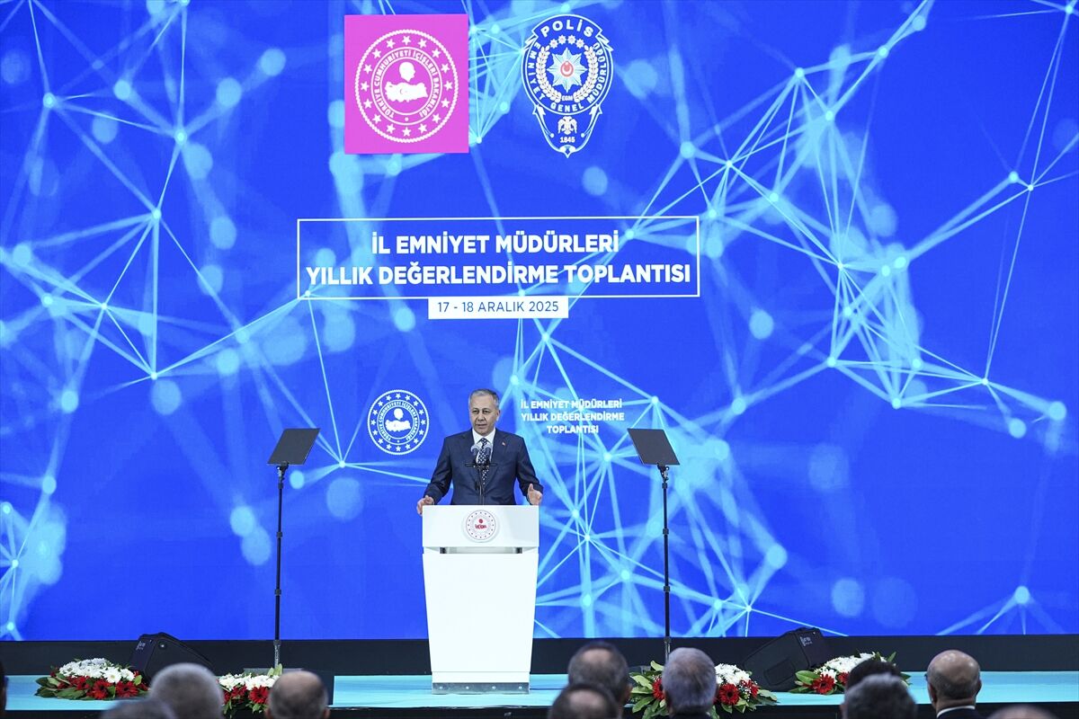 İçişleri Bakanı Yerlikaya, İl Emniyet Müdürleri Yıllık Değerlendirme Toplantısı'nda konuştu: