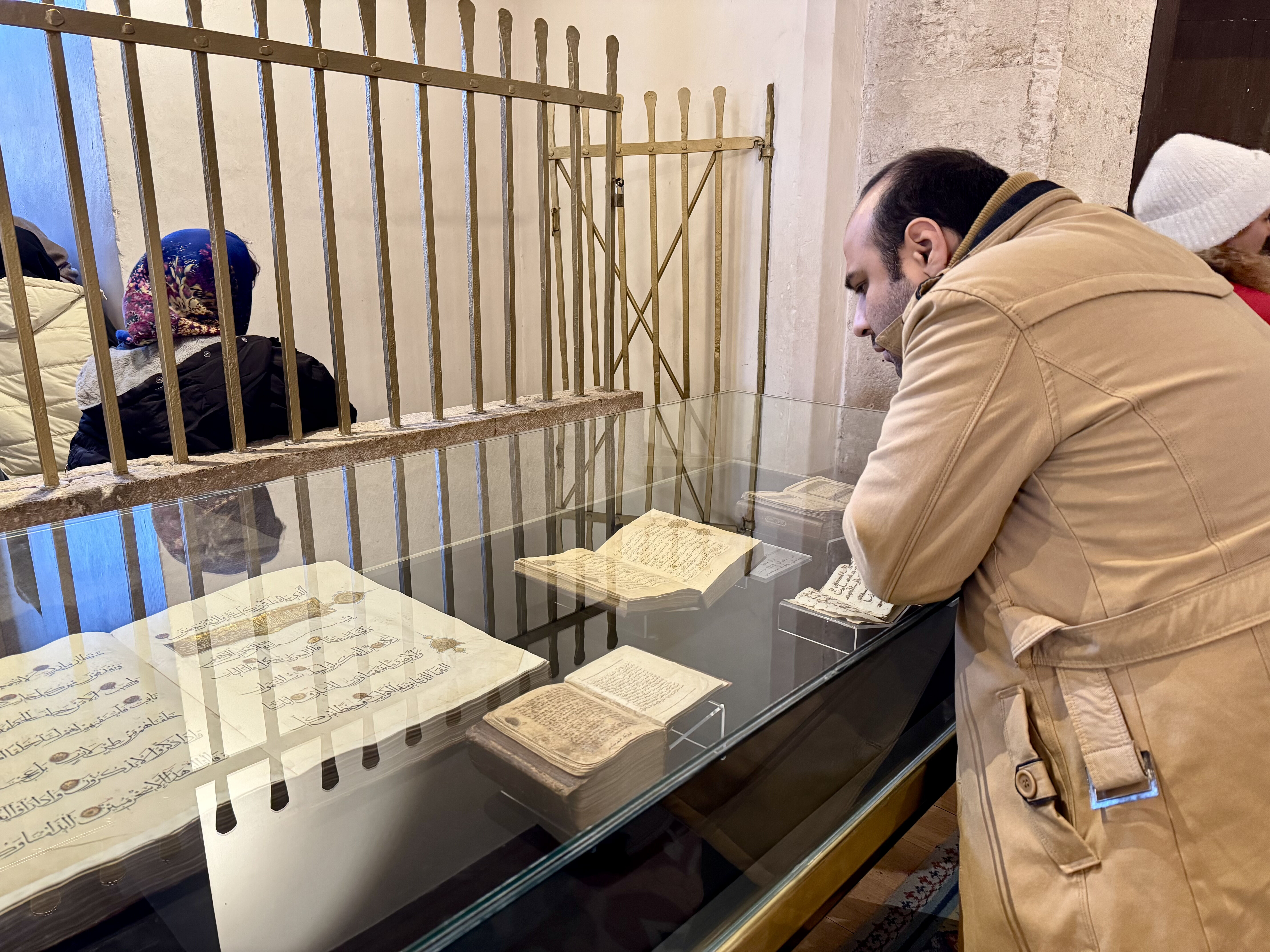 Mevlana, dünyanın farklı ülkelerinden gelen turistleri Konya'da buluşturuyor