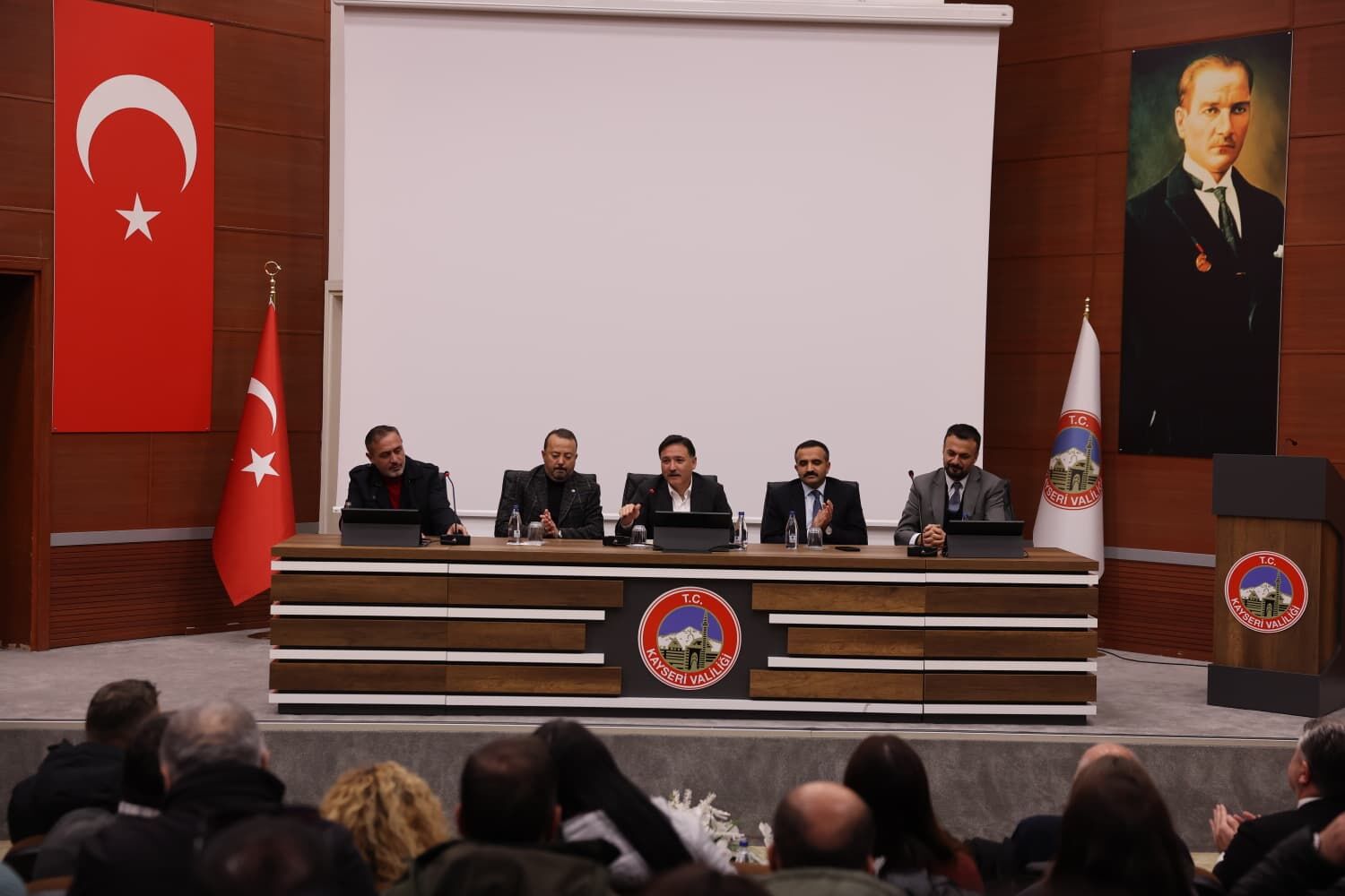 Vali Çiçek, turist rehberleriyle bir araya geldi