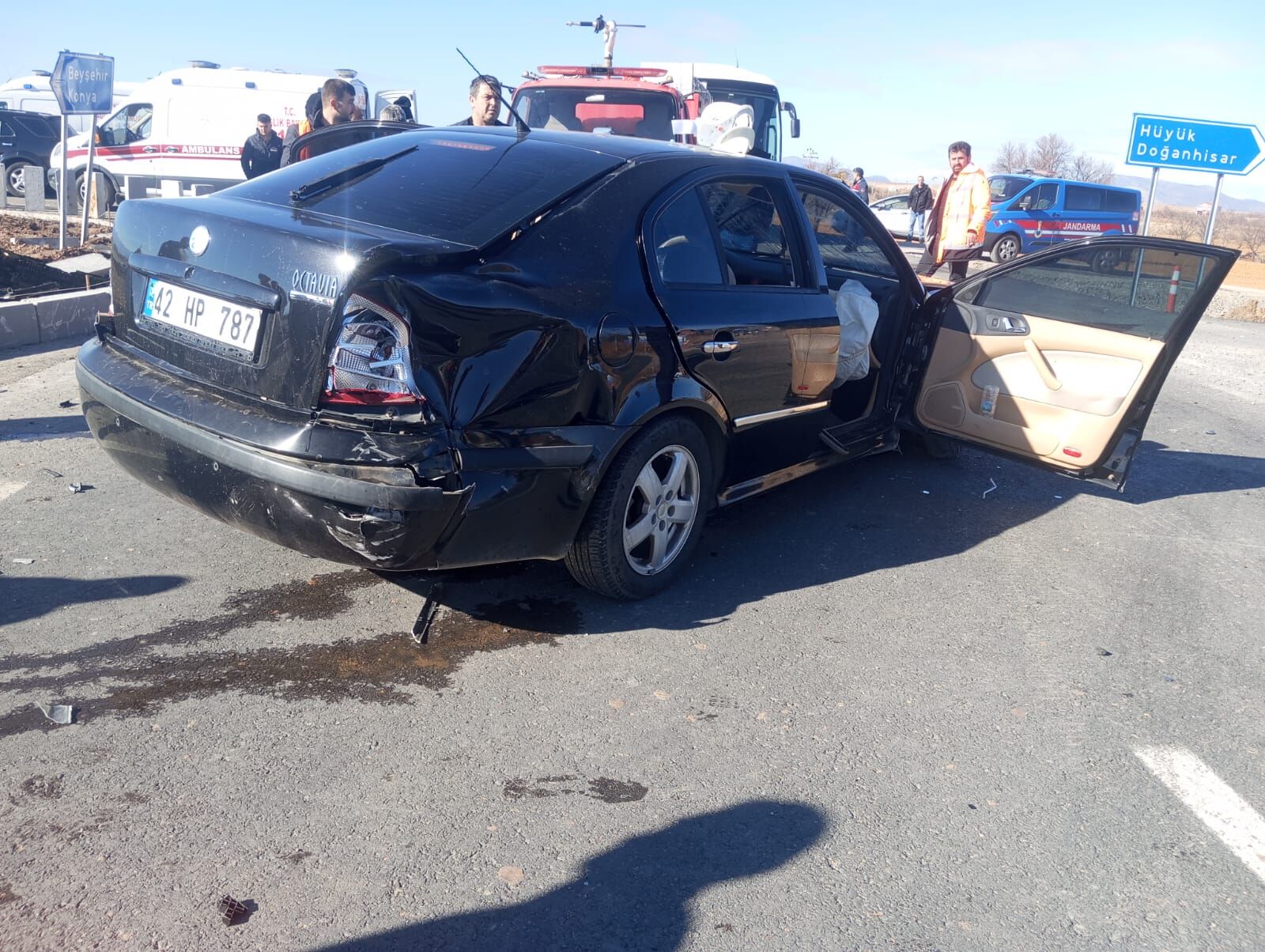 Hüyük'te otomobillerin çarpışması sonucu 2 kişi yaralandı