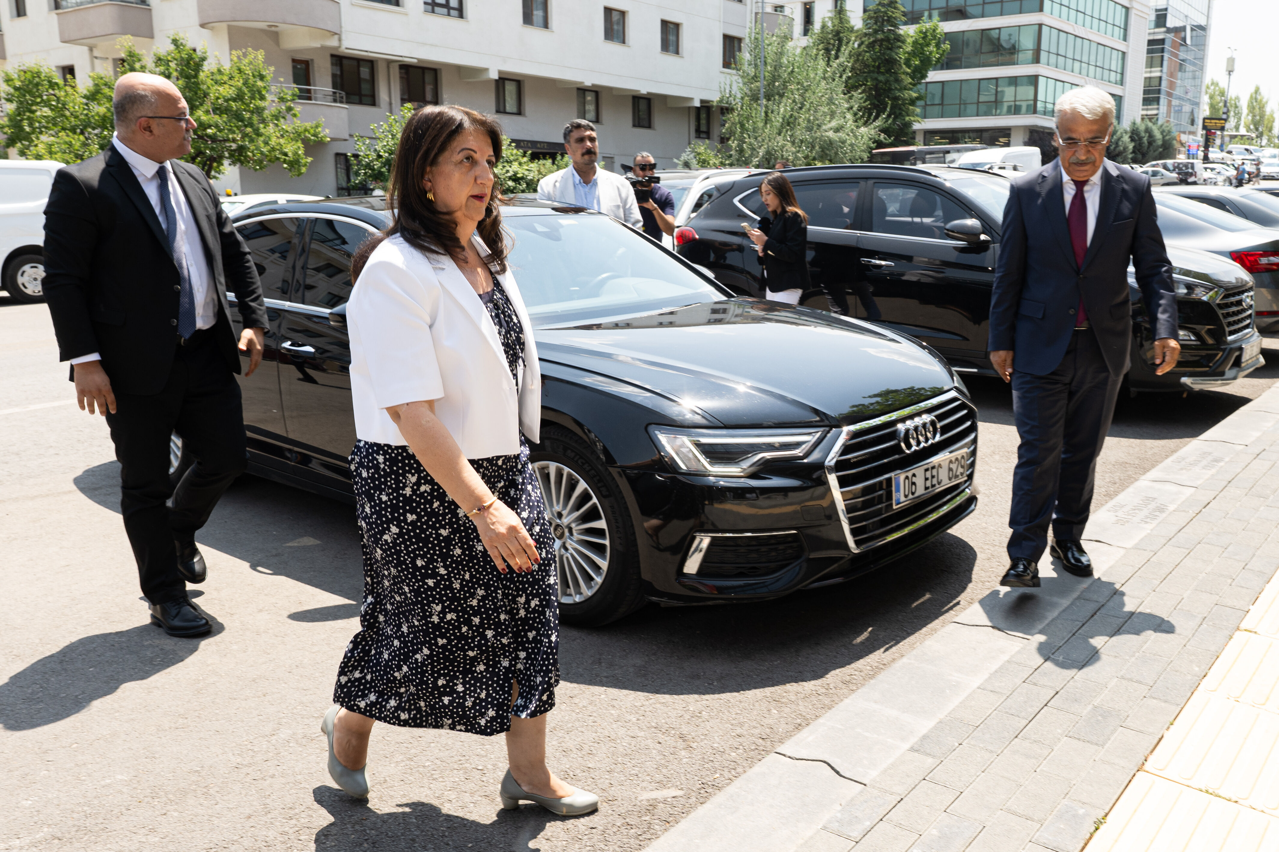 DEM Parti heyetinden, Gelecek Partisi Genel Başkanı Davutoğlu'na ziyaret