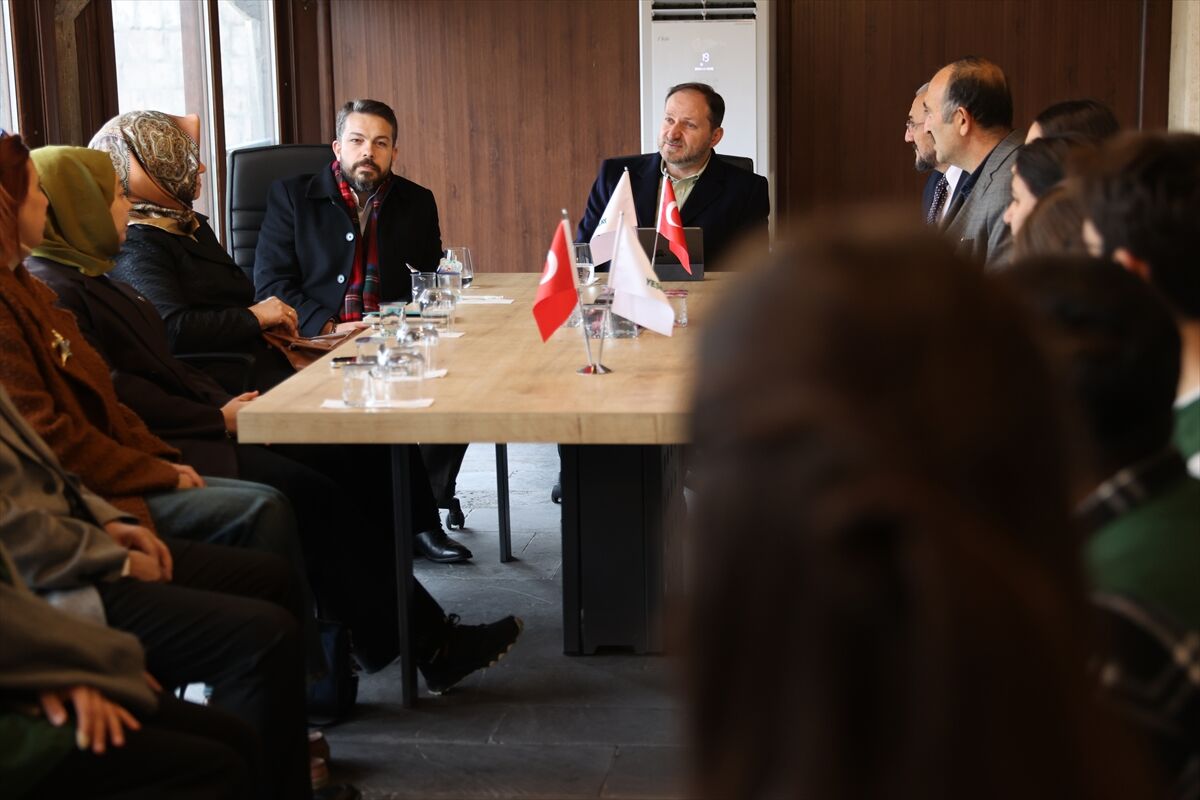Yeşilay Genel Başkanı Dinç, Nevşehir'de üniversite öğrencileriyle buluştu
