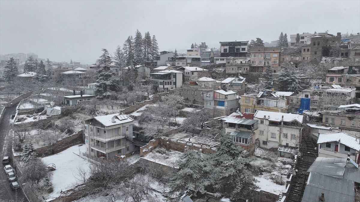 Kayseri ve Kırşehir'de kar yağışı etkili oldu