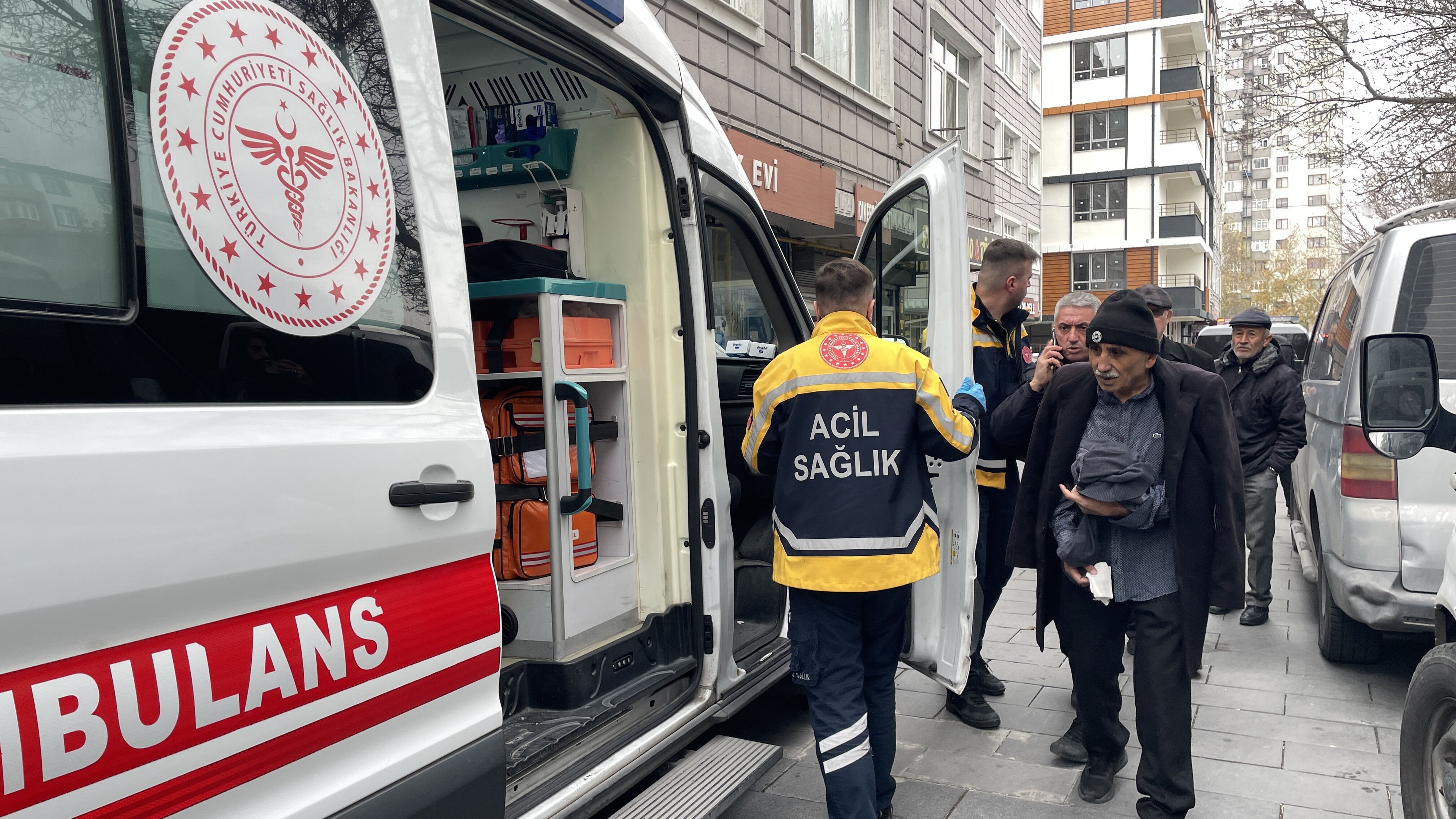 Kayseri'de sokakta 3 kişiyi bıçakla yaralayan zanlı yakalandı
