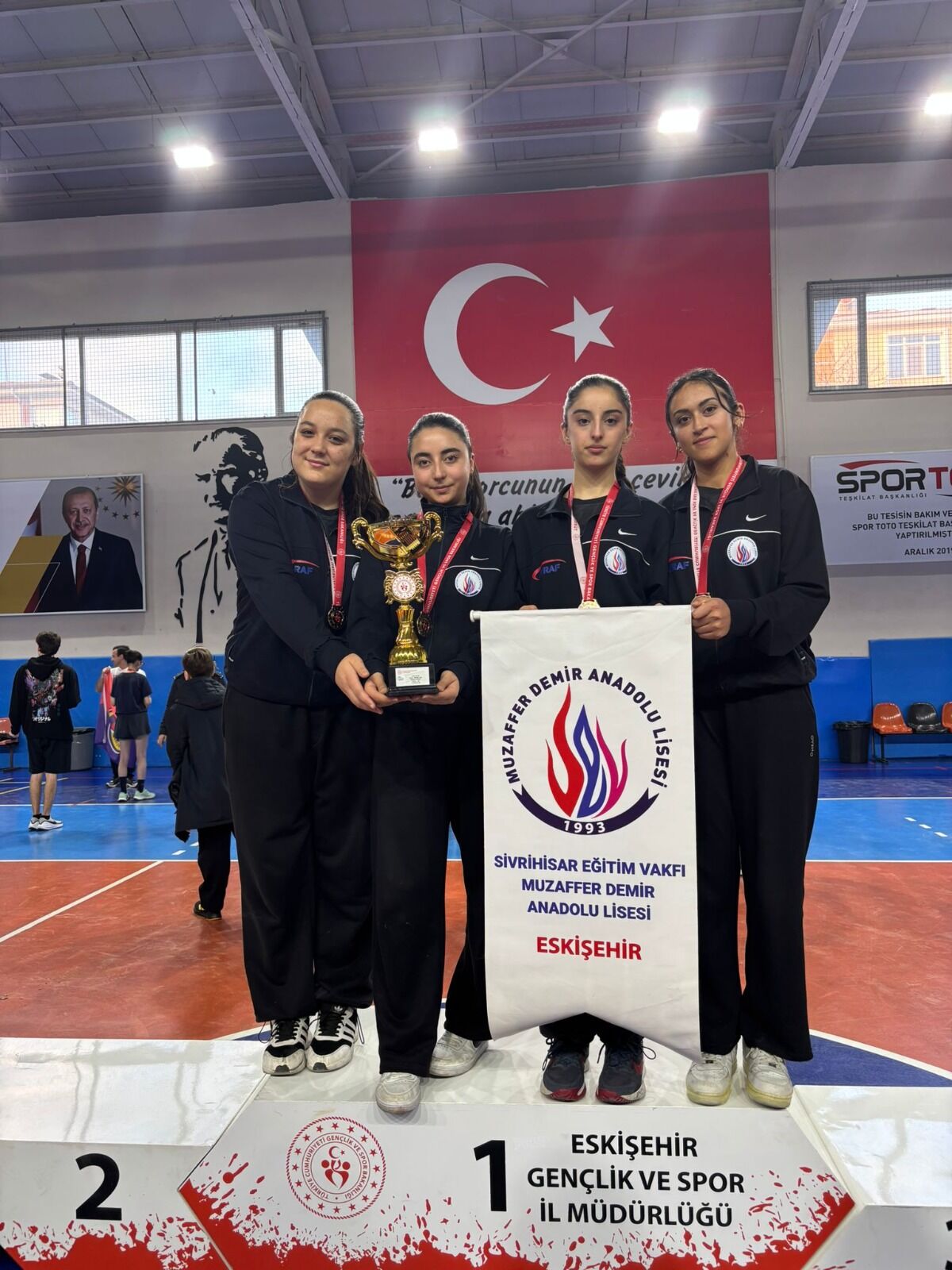 Sivrihisar'da lise öğrencileri masa tenisinde il şampiyonu oldu