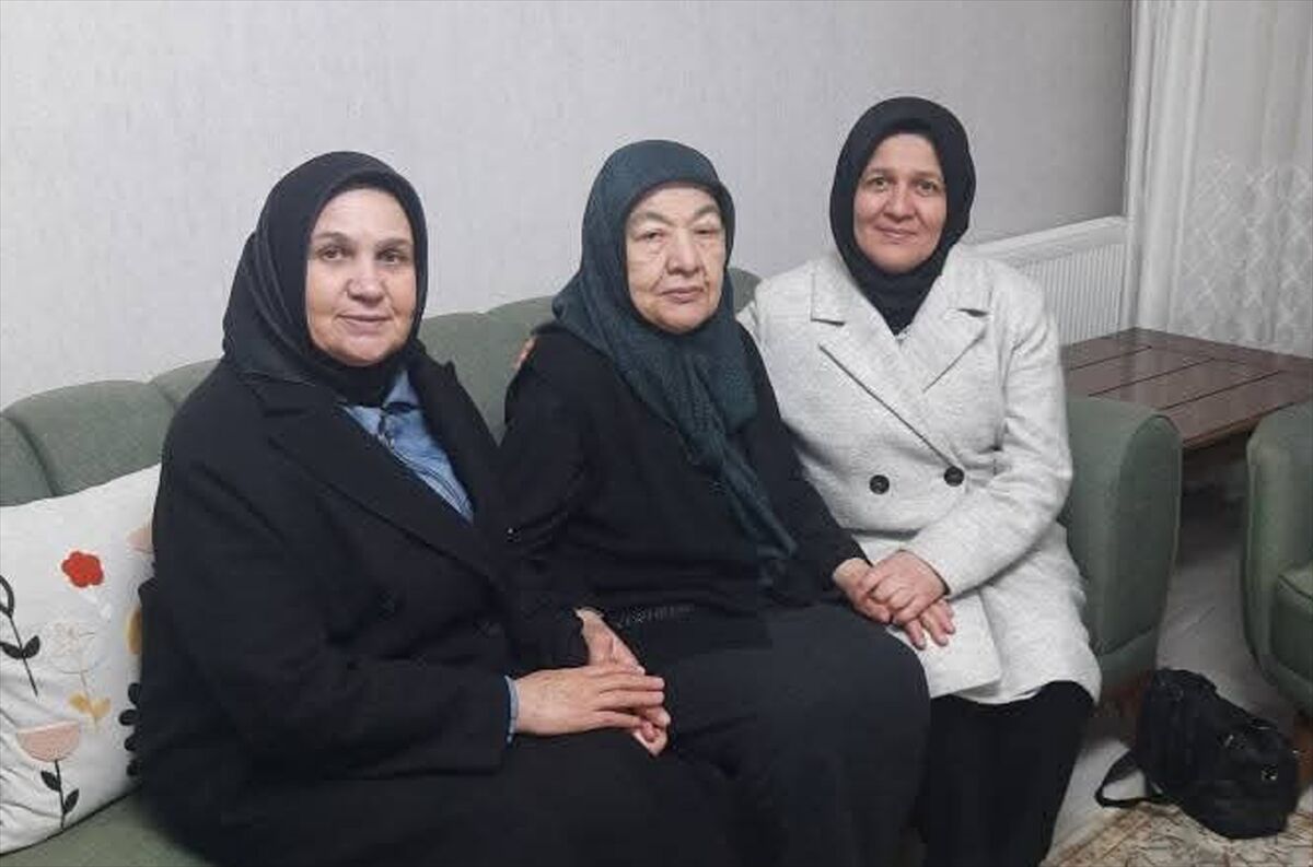 AK Parti Kadın Kolları MKYK Üyesi Yılmaz, Kıbrıs gazisi Tuna'nın ailesini ziyaret etti