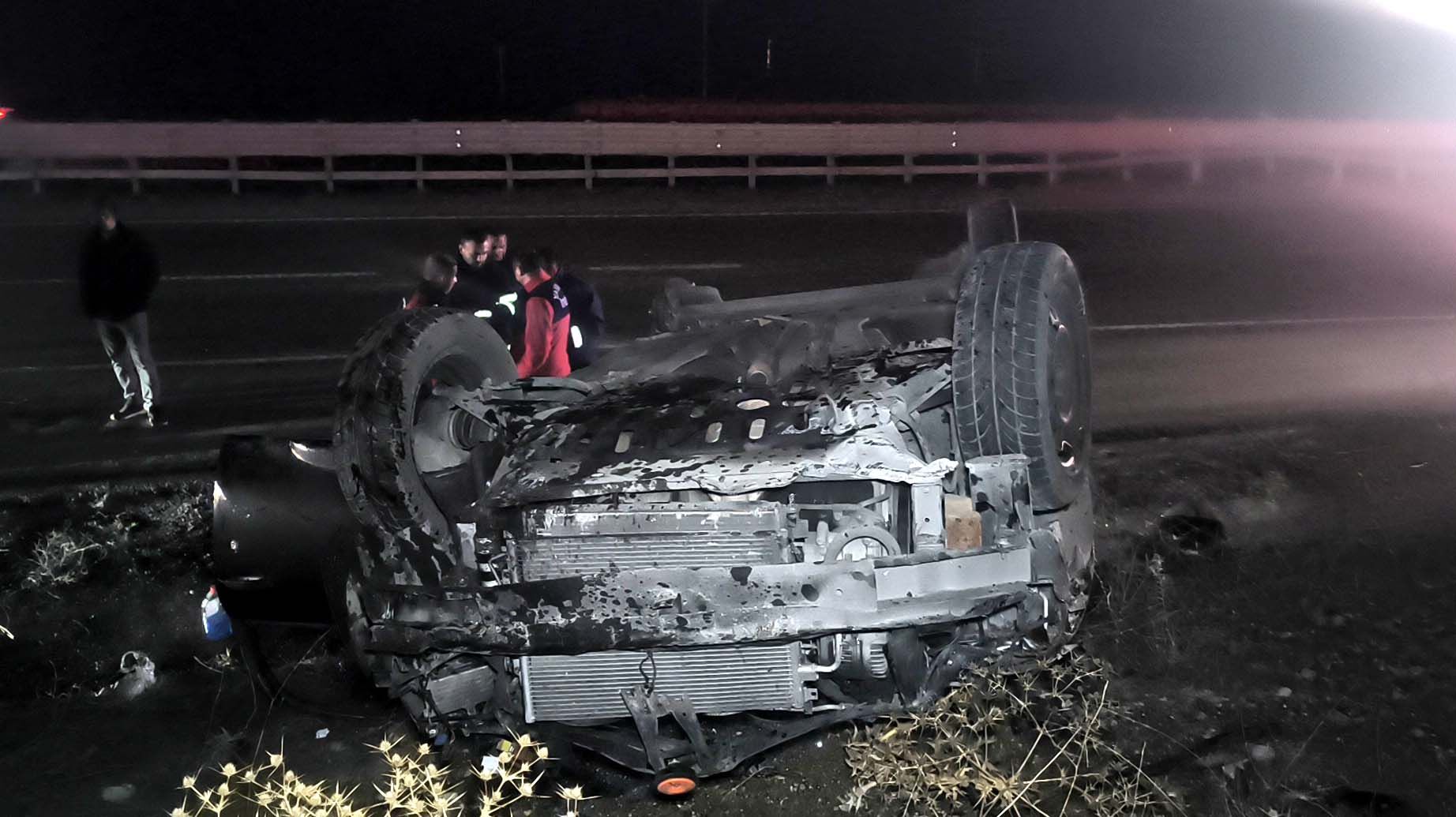 Kırıkkale'de devrilen otomobildeki 3 kişi yaralandı