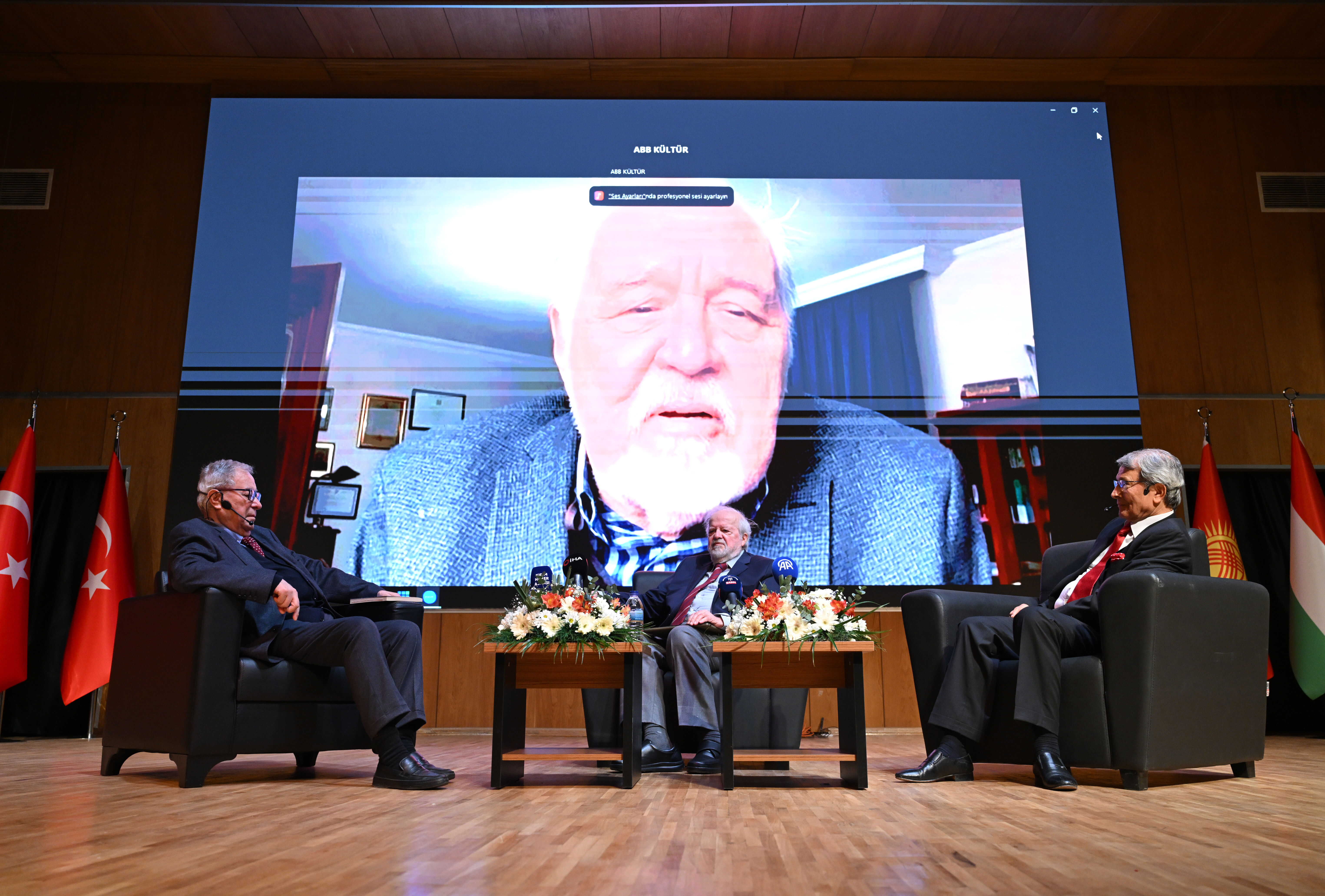 Başkent'te Türk dilinin bugünü ve geleceği konuşuldu