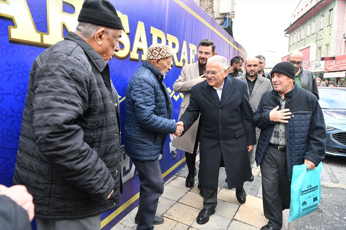Başkan Büyükkılıç, Camikebir'de esnafı ziyaret etti