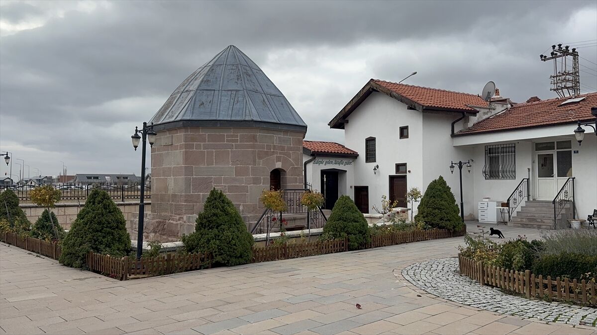 Ateşbaz-ı Veli Türbesi'nin türbedarları asırlardır 'tuz' ikramını sürdürüyor