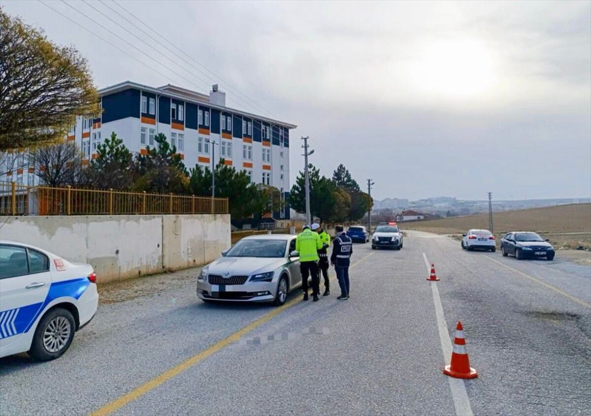 Kırşehir'de okul çevrelerinde 'şok uygulama' yapıldı