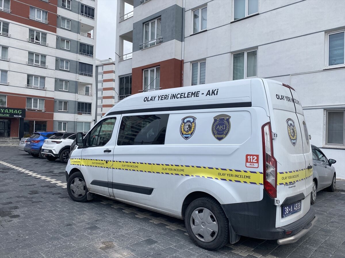 Kayseri'de nakliye firması çalışanı, tartıştığı ev sahibi tarafından bıçakla yaralandı