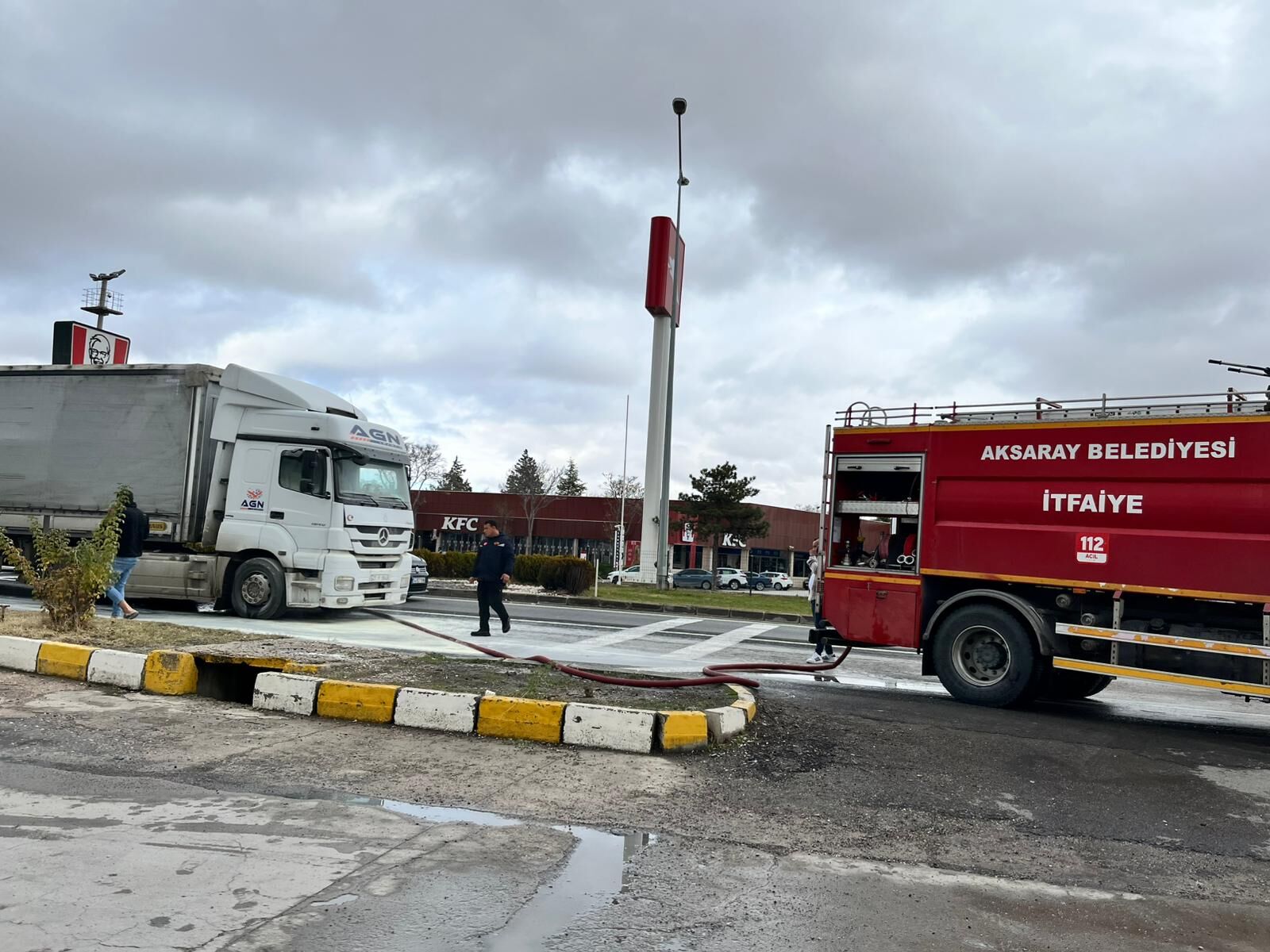 Aksaray'da seyir halindeki tırda çıkan yangın söndürüldü
