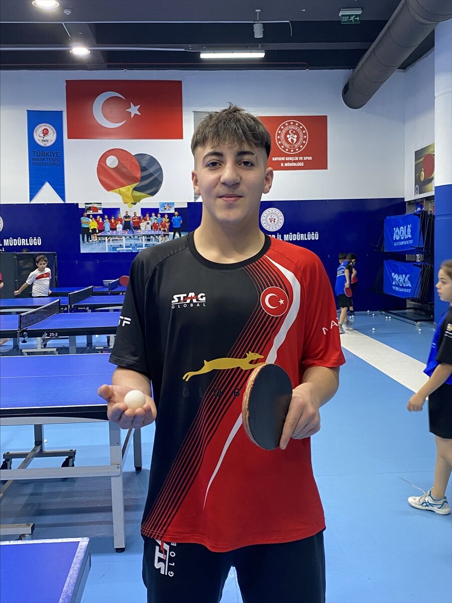 Milli masa tenisçi Kenan Eren'in hedefi olimpiyatlara katılmak