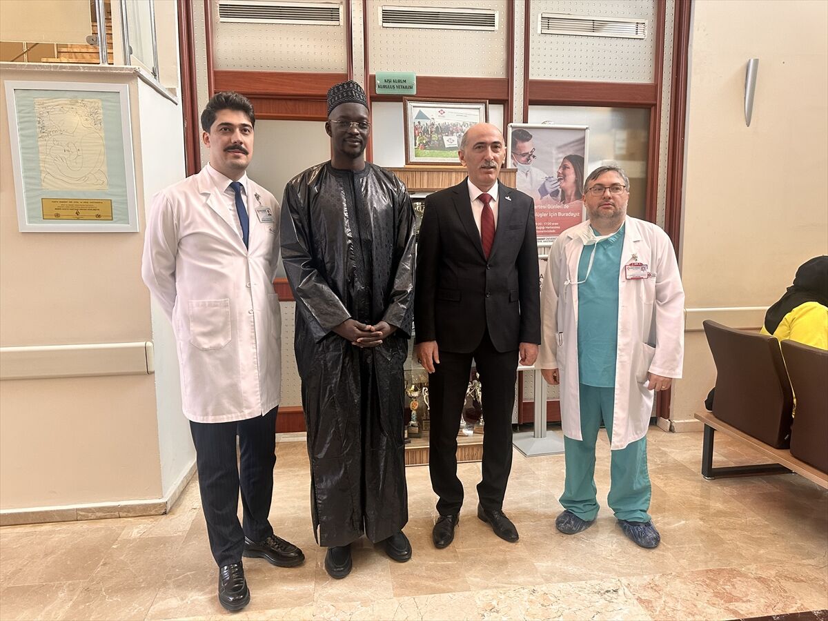 Senegal'in Ankara Büyükelçisi Diop, Konya'da bir hastanede incelemelerde bulundu: