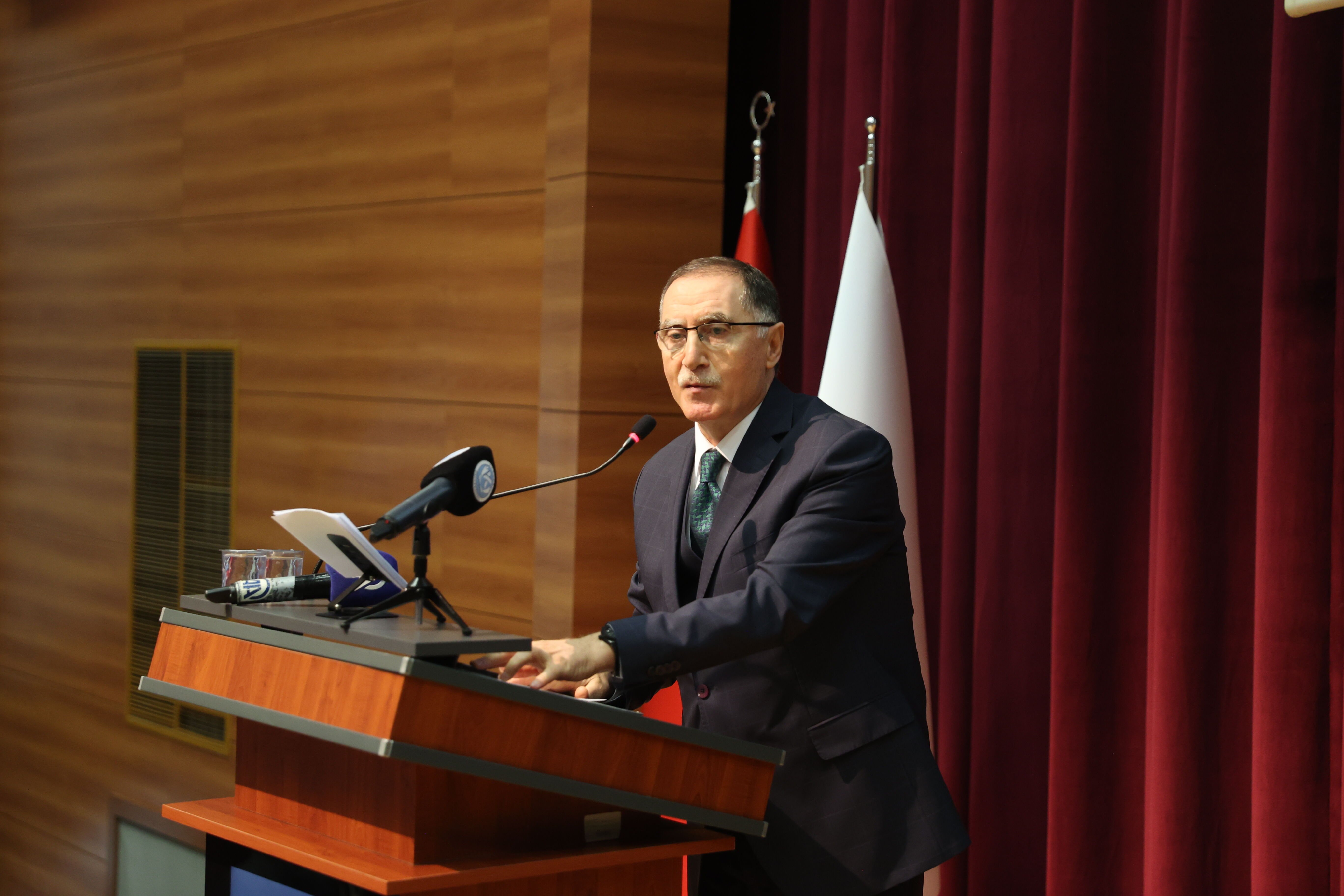 Kayseri'de 'Türkiye Yüzyılı ve Üniversitelerimiz Konferansı' düzenlendi