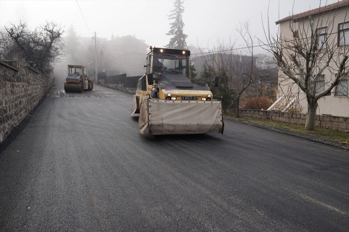 Melikgazi'de Hisarcık Mahallesi'ndeki sıcak asfalt ve yol yapım çalışmaları tamamlandı