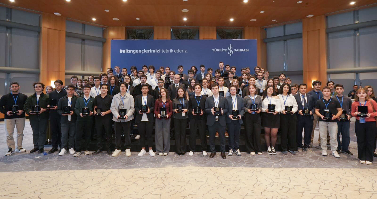 İş Bankası'nın 'Altın Gençler' geleneğiyle 54 yılda 4 bine yakın genç ödüllendirildi