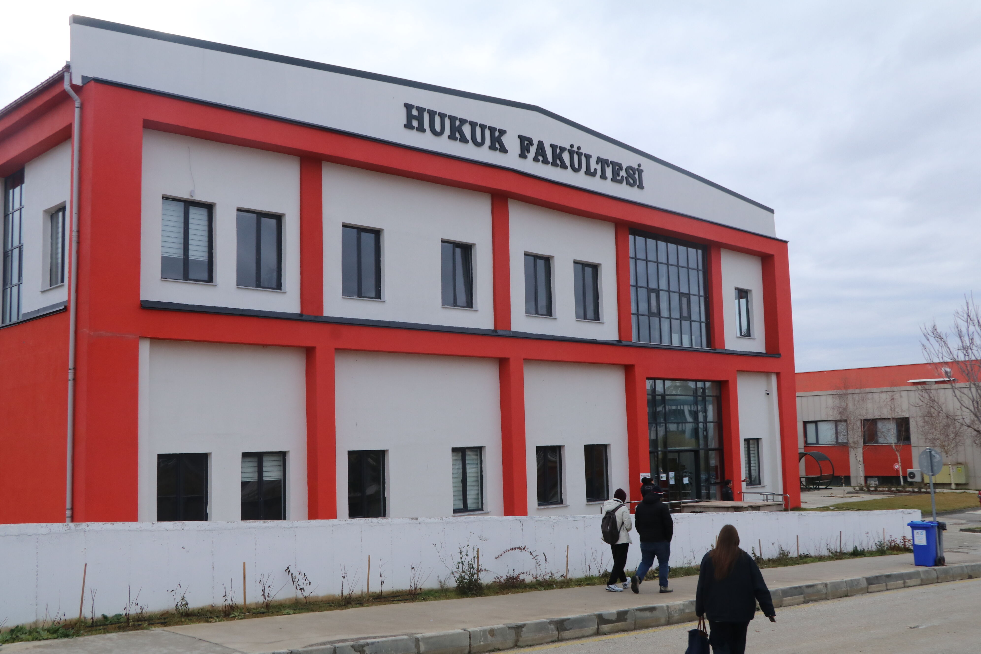 ÇAKÜ Hukuk Fakültesi ilk mezunlarının Adli Yargı sınavındaki başarısı