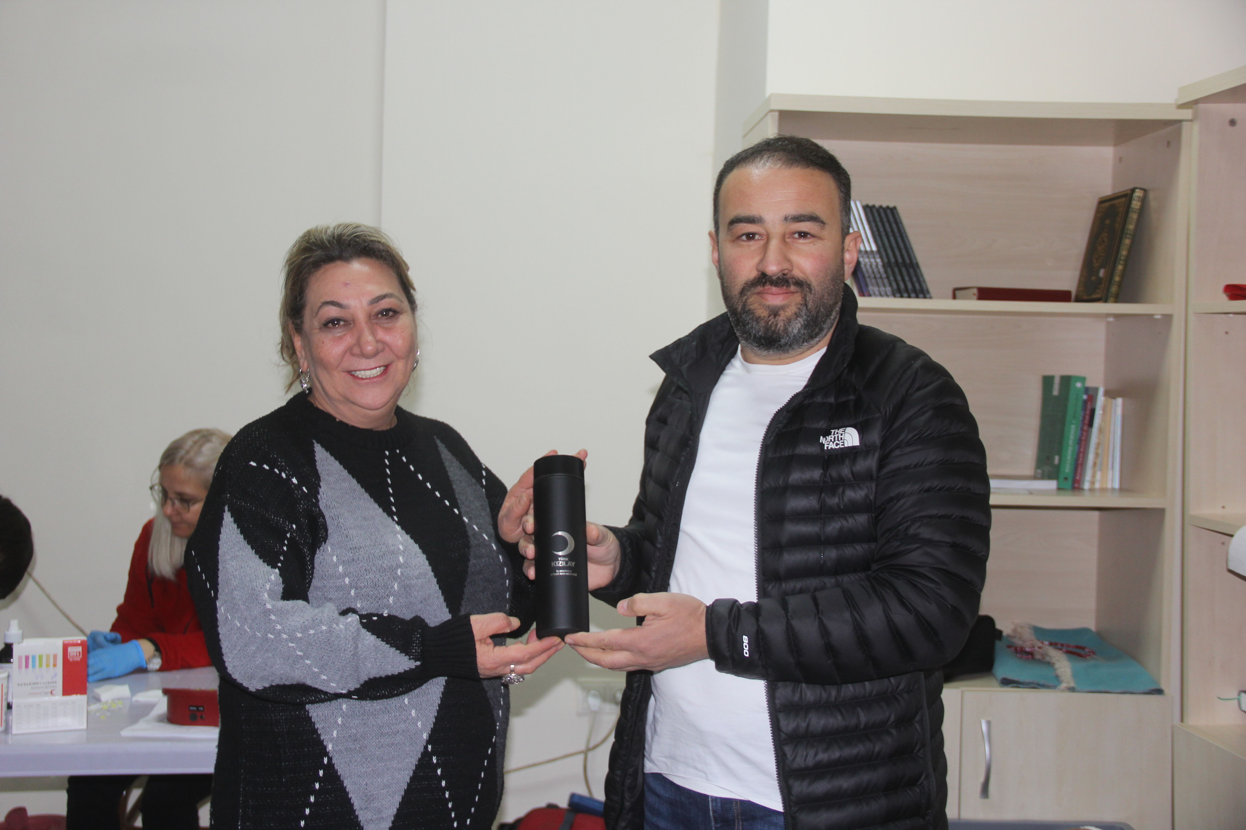 Zara'da üniversite öğrencileri kan bağışladı