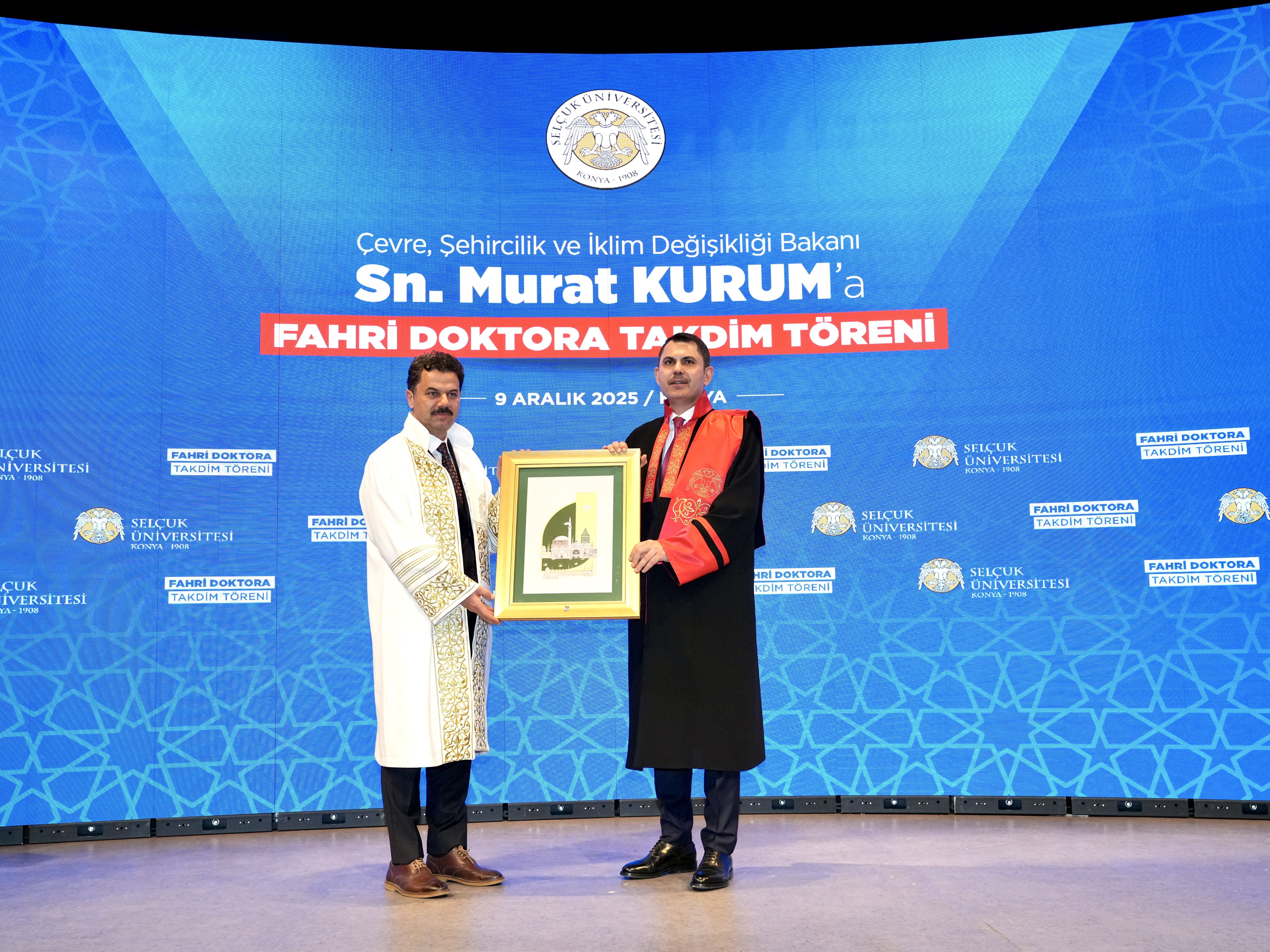 Bakan Kurum'a, mezun olduğu Konya'daki üniversitede fahri doktora unvanı verildi