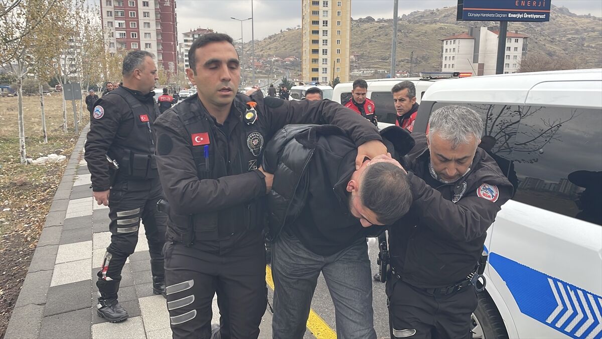 Kayseri'de polisin 'dur' ihtarına uymayarak kaçan 2 şüpheli yakalandı