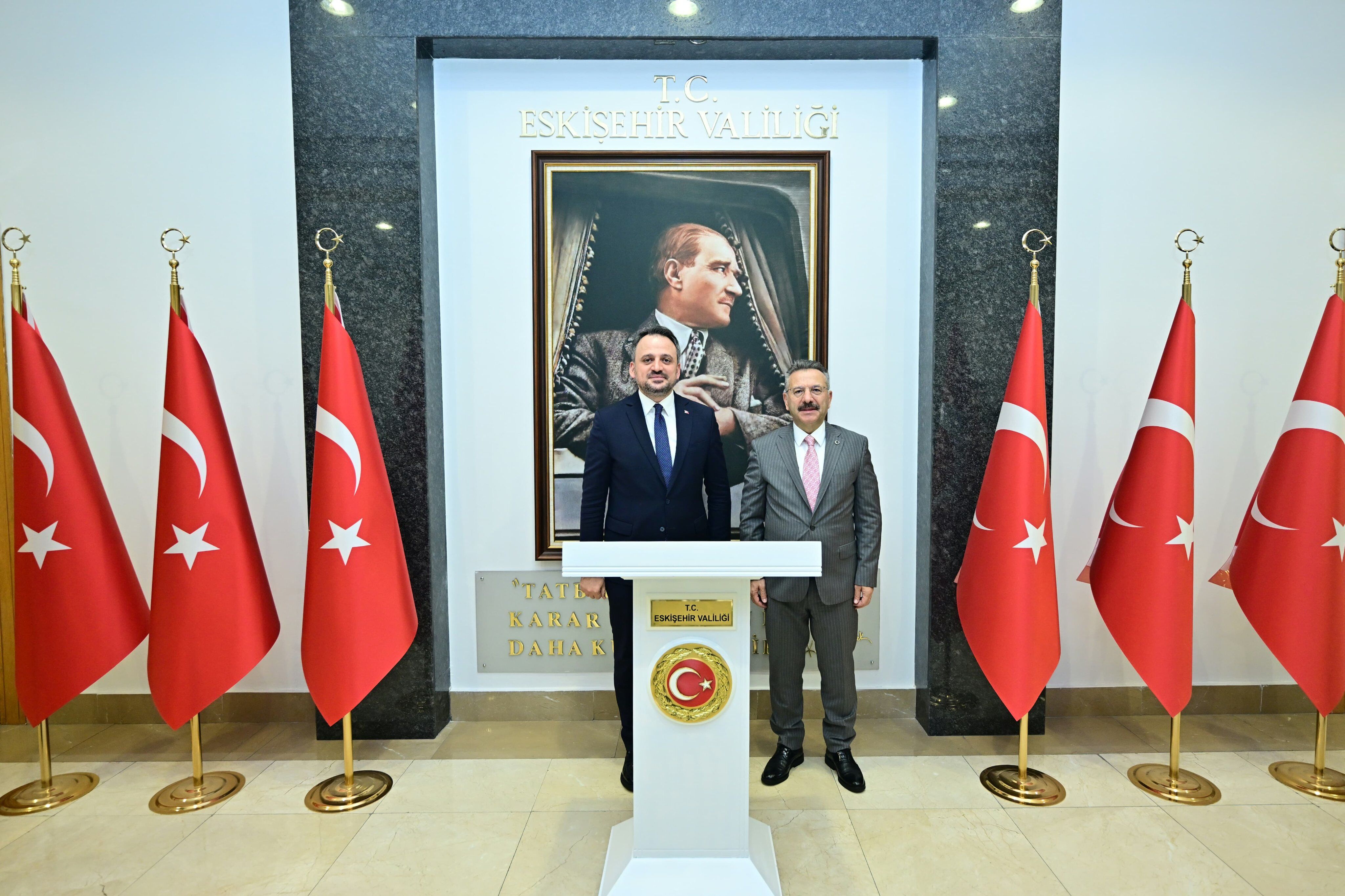 Bakan Yardımcısı Eminoğlu, Eskişehir Valisi Aksoy'u ziyaret etti