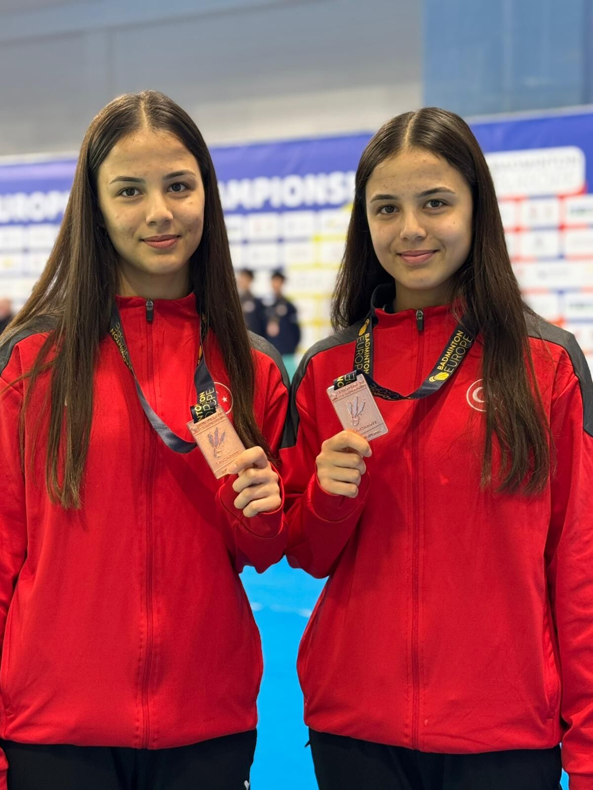 Yemişen kardeşler, Avrupa 17 Yaş Altı Badminton Şampiyonası'nda 3. oldu