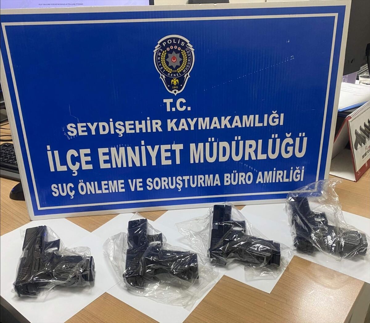 Seydişehir'de ruhsatsız silah satmak isterken yakalandı