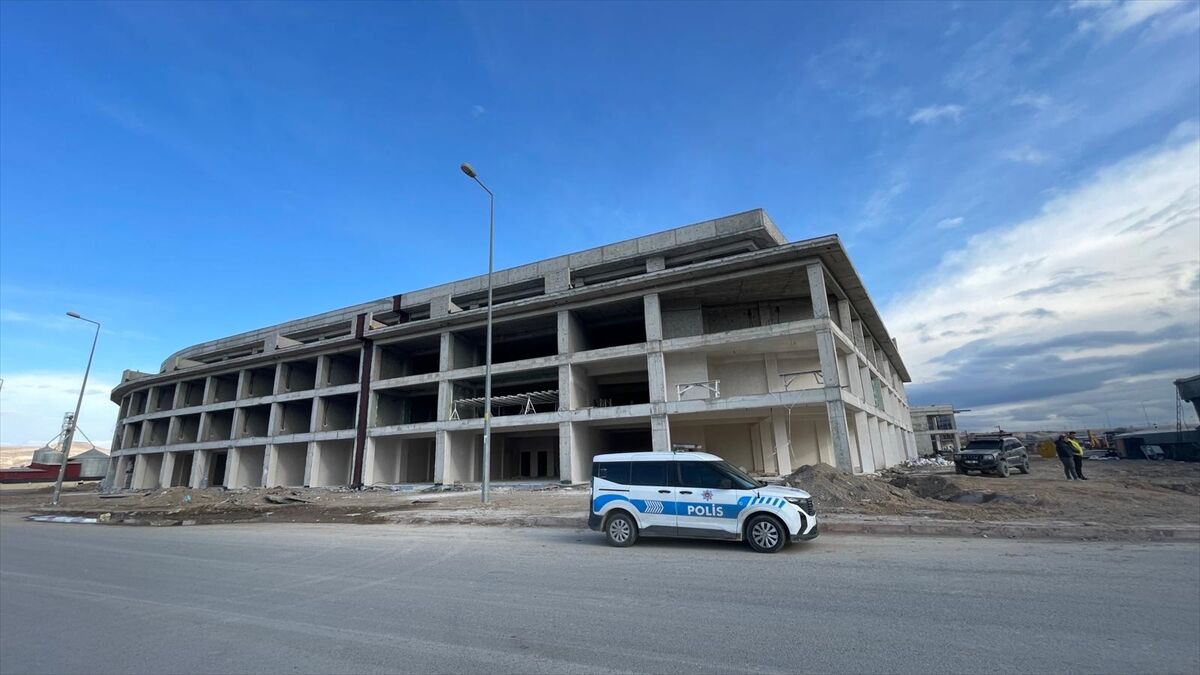 Kayseri'de inşaattan düşen işçi yaralandı