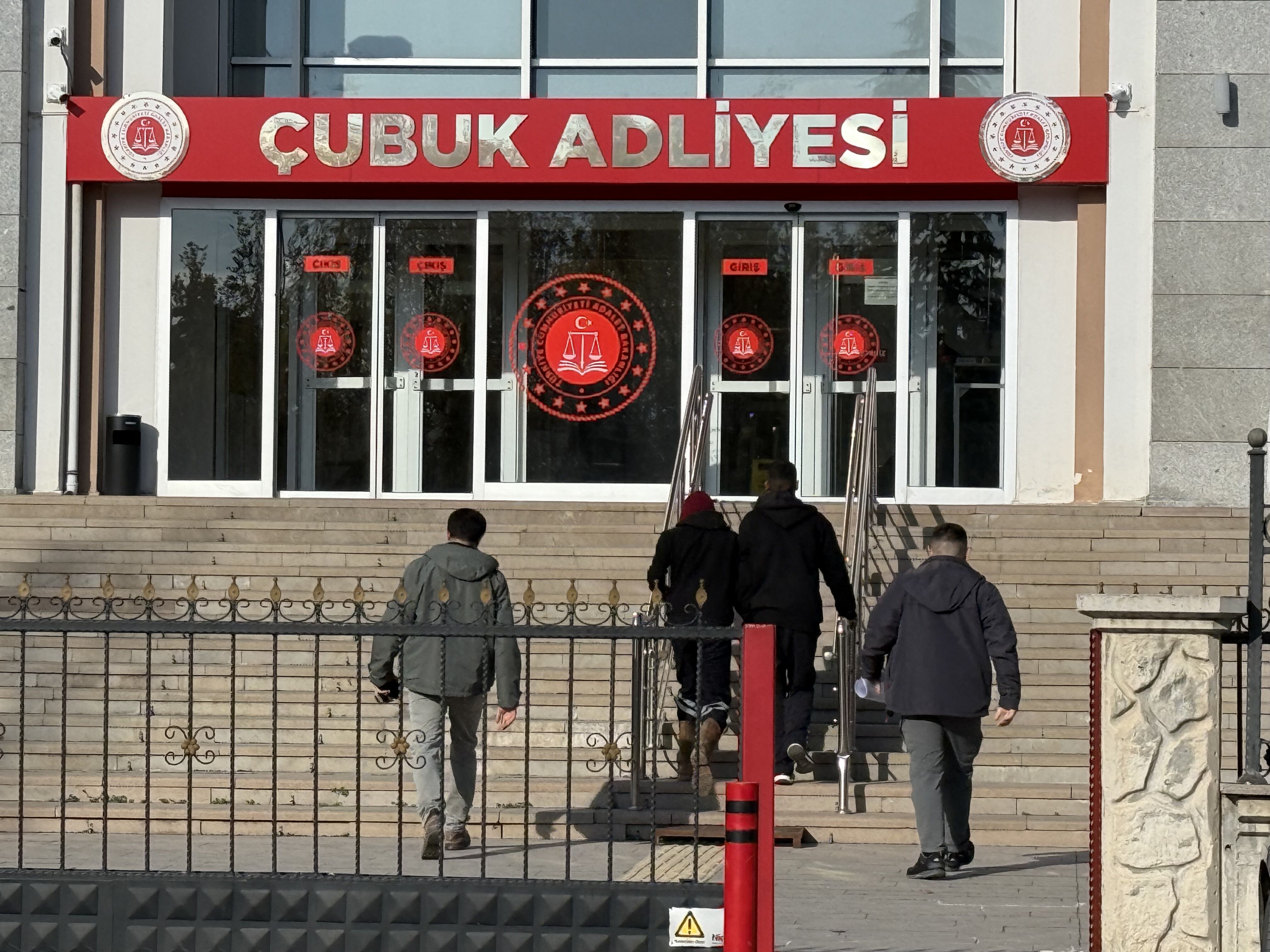 Çubuk'ta inşattan kablo çaldığı iddia edilen iki şüpheli tutuklandı