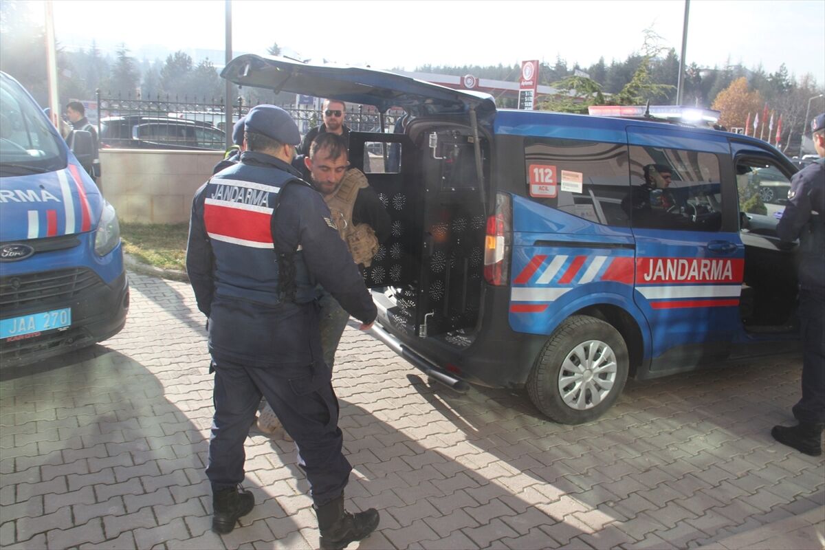 GÜNCELLEME - Konya'da darbedilen kişinin silahla öldürülmesiyle ilgili 3 kişi tutuklandı