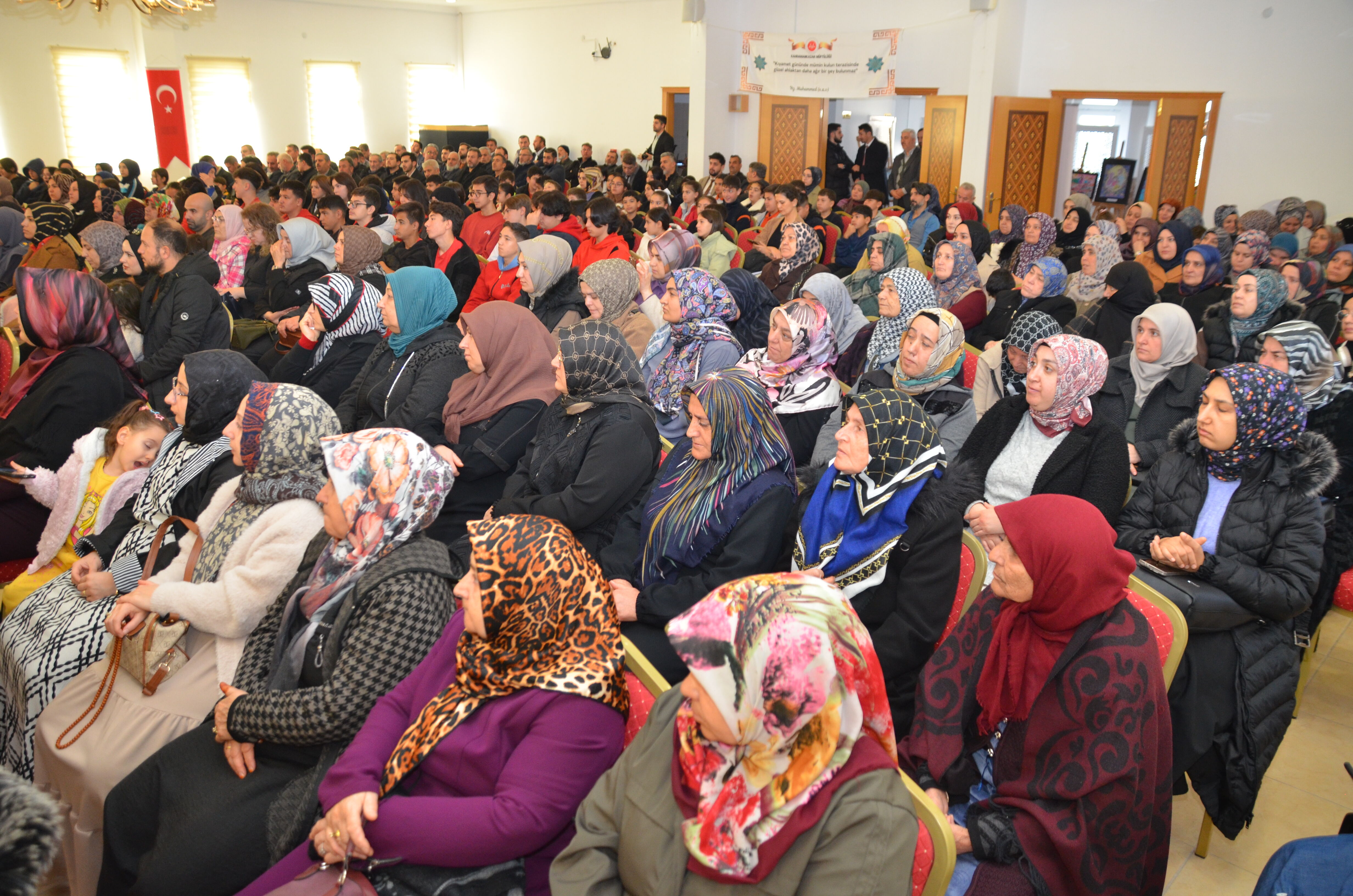 Kahramankazan'da resim ve hikaye yazma yarışmasında dereceye giren öğrenciler ödüllendirildi