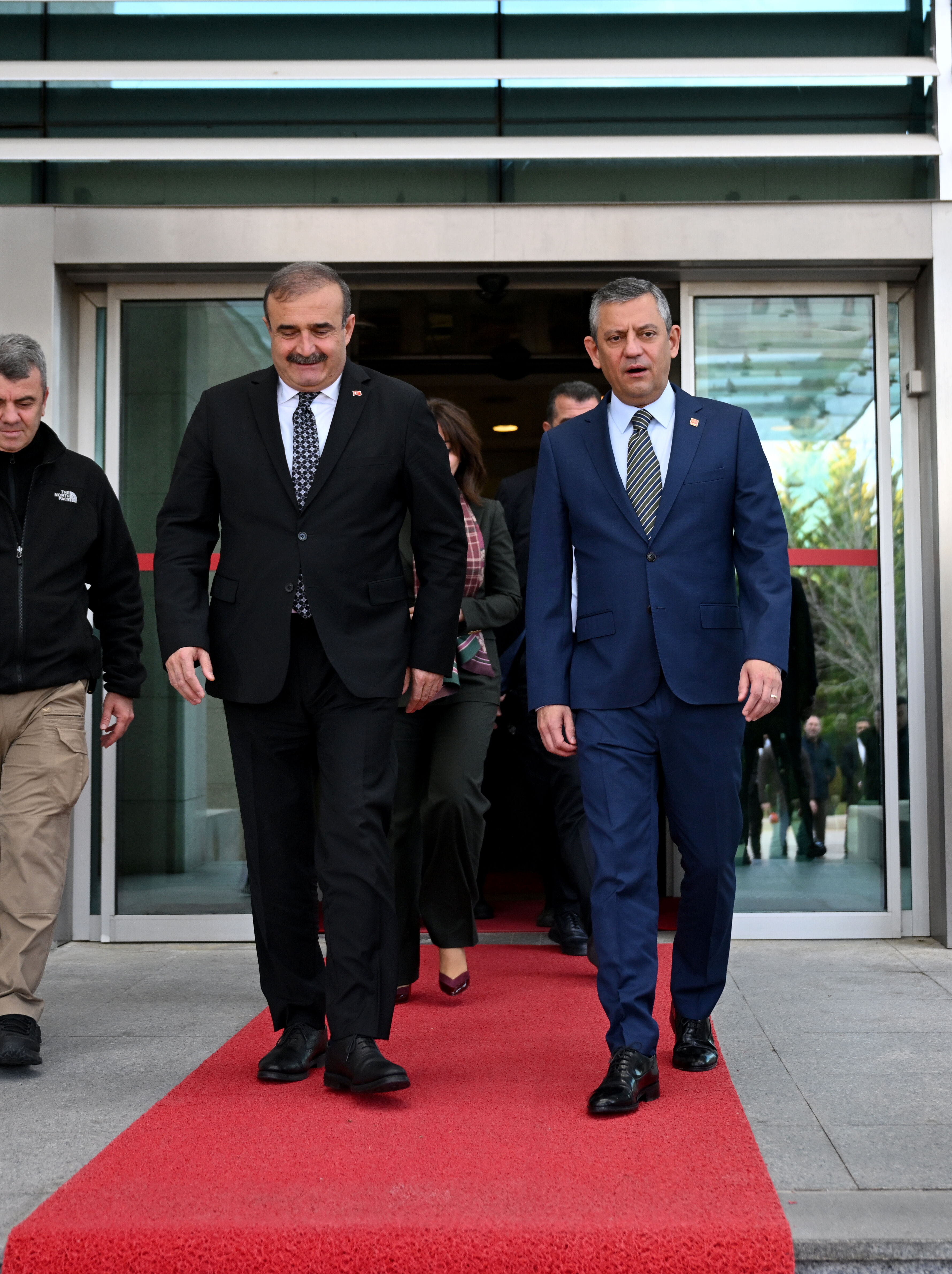 CHP Genel Başkanı Özel, Uyuşmazlık Mahkemesi Başkanı Güleç'i ziyaret etti